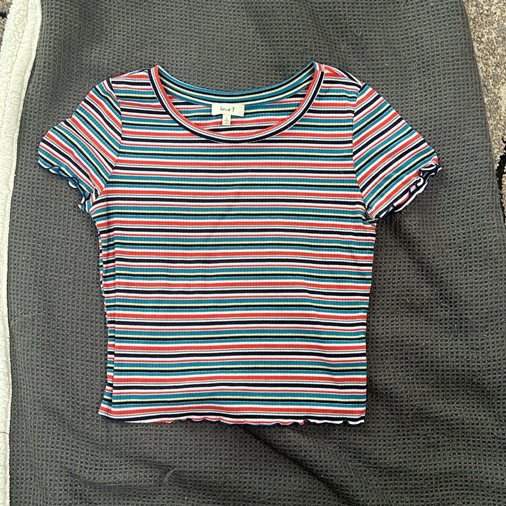 Striped, slightly cropped short sleeve shirt